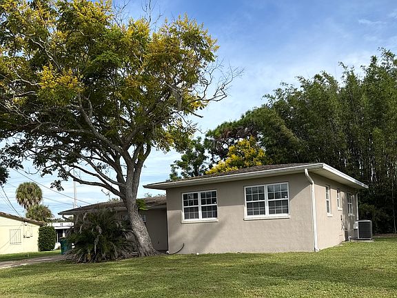 3rd image of 1076 Alpine Dr