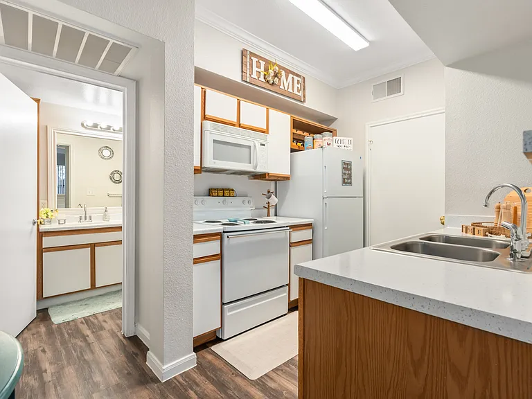 Saddle Brook Apartments — Photo 11