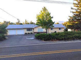 2870 Hamilton Ln, Grants Pass, OR 97527