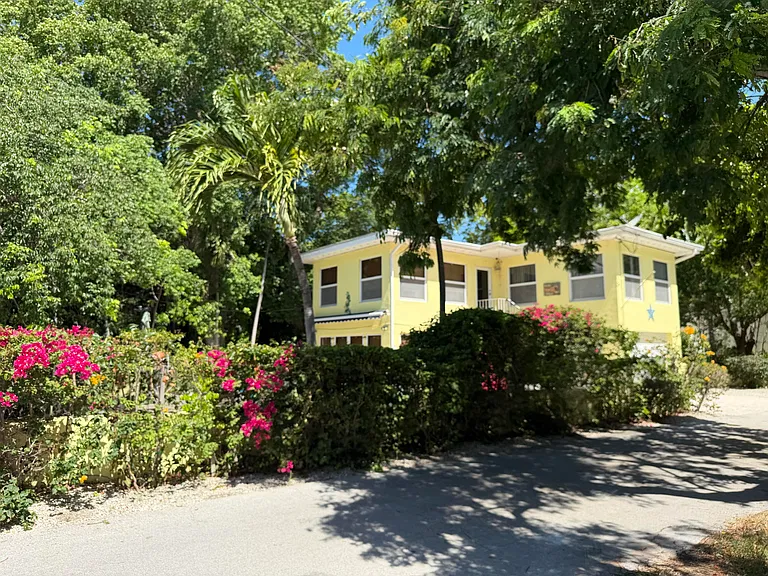 140 S Bay Harbor Dr — Photo 3
