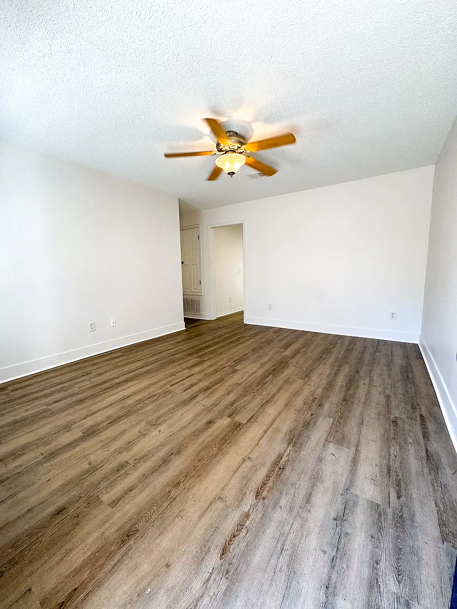 Building Photo - 2040 Esplanade St #2042