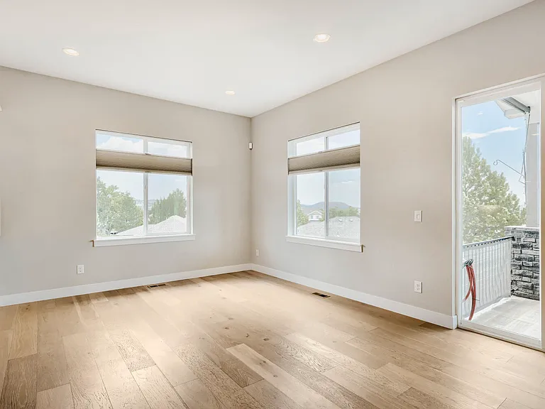 687 Easton Ct — Photo 11