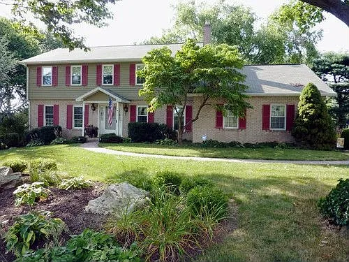 1042 Hunt Club Ln photo 1