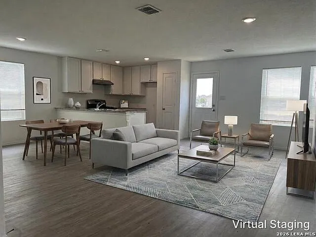 4 bed, 2.5 bath, 1948 sqft, $2,200 — Photo 3
