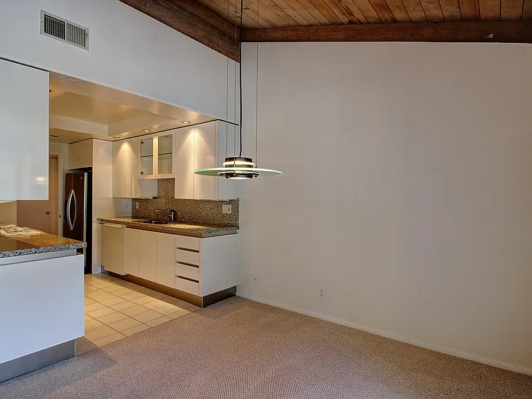 2630 State St #6 — Photo 23