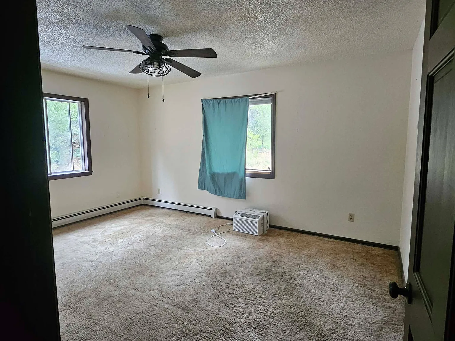 3 bed, 3000 sqft, $1,400 — Photo 1