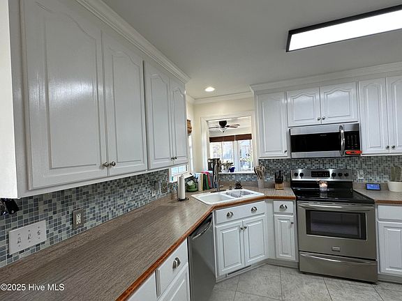 5th image of 305 Friendswood Drive