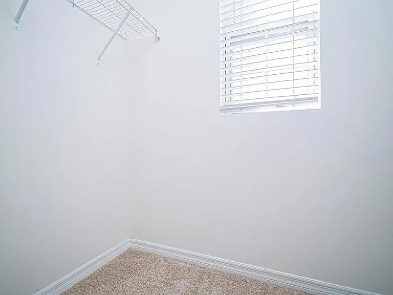 326 Meadowbrook Blvd — Photo 13