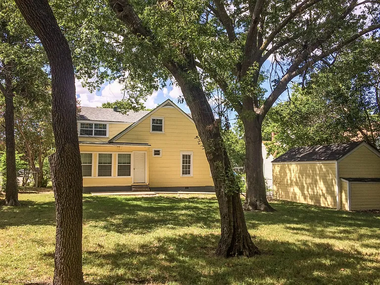 2606 Pine Ave — Photo 11