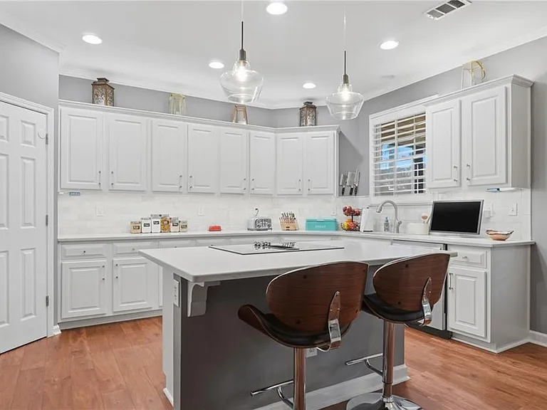1737 Kinsmon Cv — Photo 3