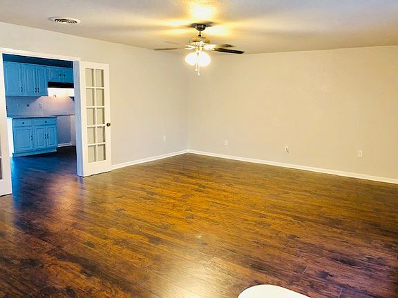 2nd image of 2501 Garden Dr