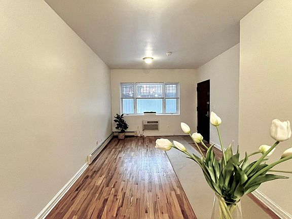 4th image of 41 Claver Pl #1