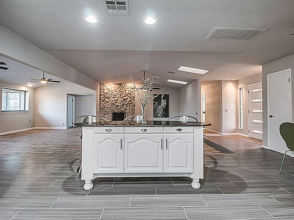 Island/bar Gas log fireplace