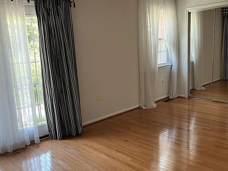 8573 Raglan Rd — Photo 16