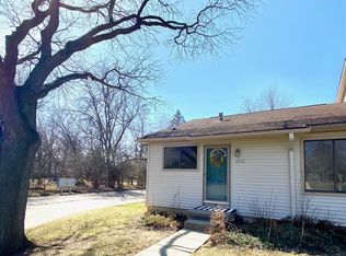 2052 Blue Lac Dr, Haslett, MI 48840