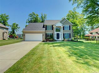 143 Hazelwood Ln, Grand Island, NY 14072