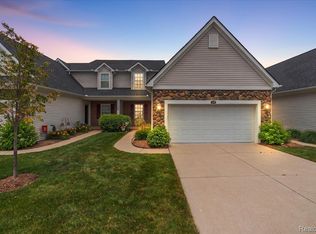 3349 Grove Ln, Auburn Hills, MI 48326