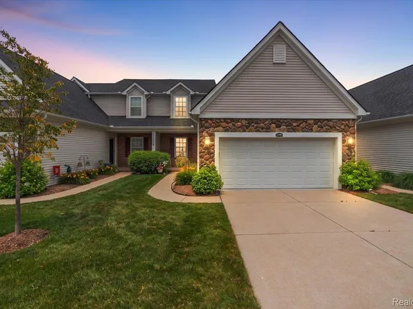 3349 Grove Ln, Auburn Hills, MI 48326