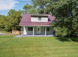 18 Glass Addition Rd, Poca, WV 25159