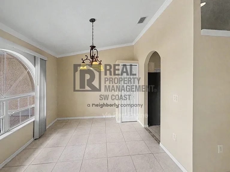 2117 NE 40th St — Photo 9