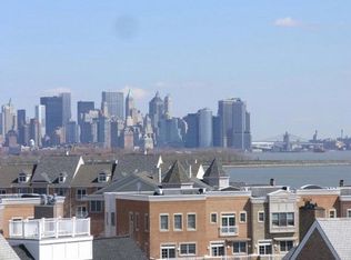 205 Shearwater Ct W APT 52, Jersey City, NJ