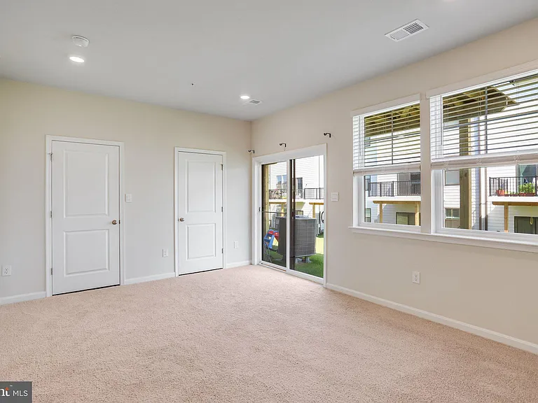 385 Ensemble Way — Photo 34