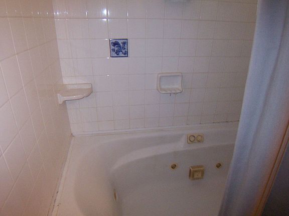 5th image of 130 Altamont Ct
