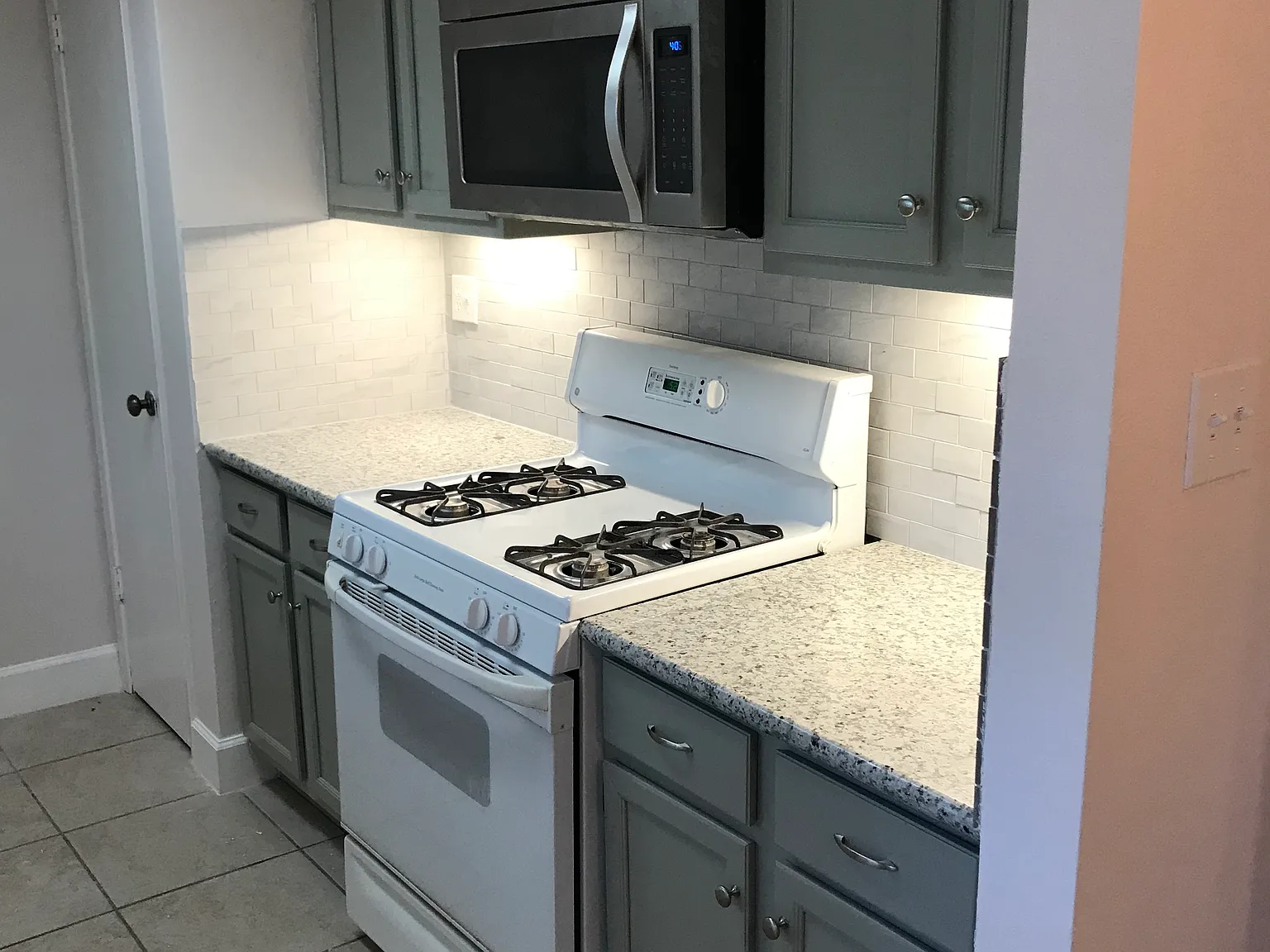 2 bed, 1300 sqft, $1,500 — Photo 3