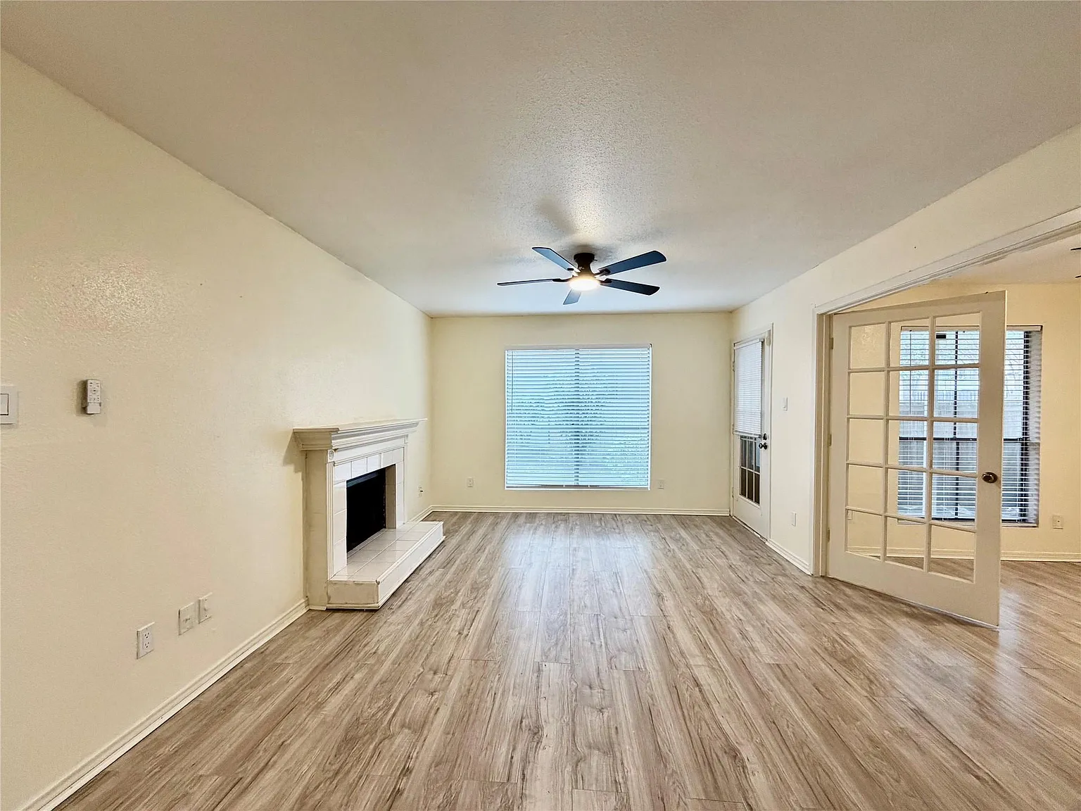 2 bed, 1.5 bath, 700 sqft, $1,000 — Photo 2