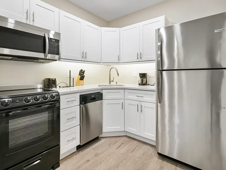 898 SE 2nd Pl #3 — Photo 3