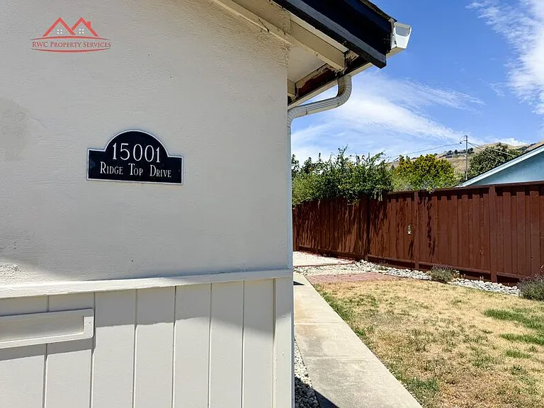 15001 Ridgetop Dr — Photo 3