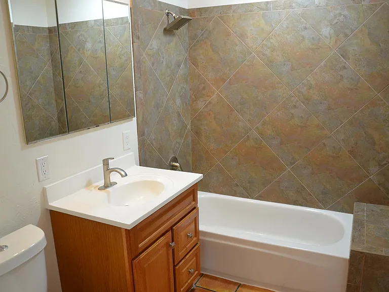 1025 E Indianola Ave — Photo 38