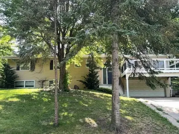 1475 Valley Dr, Burnsville, MN 55337