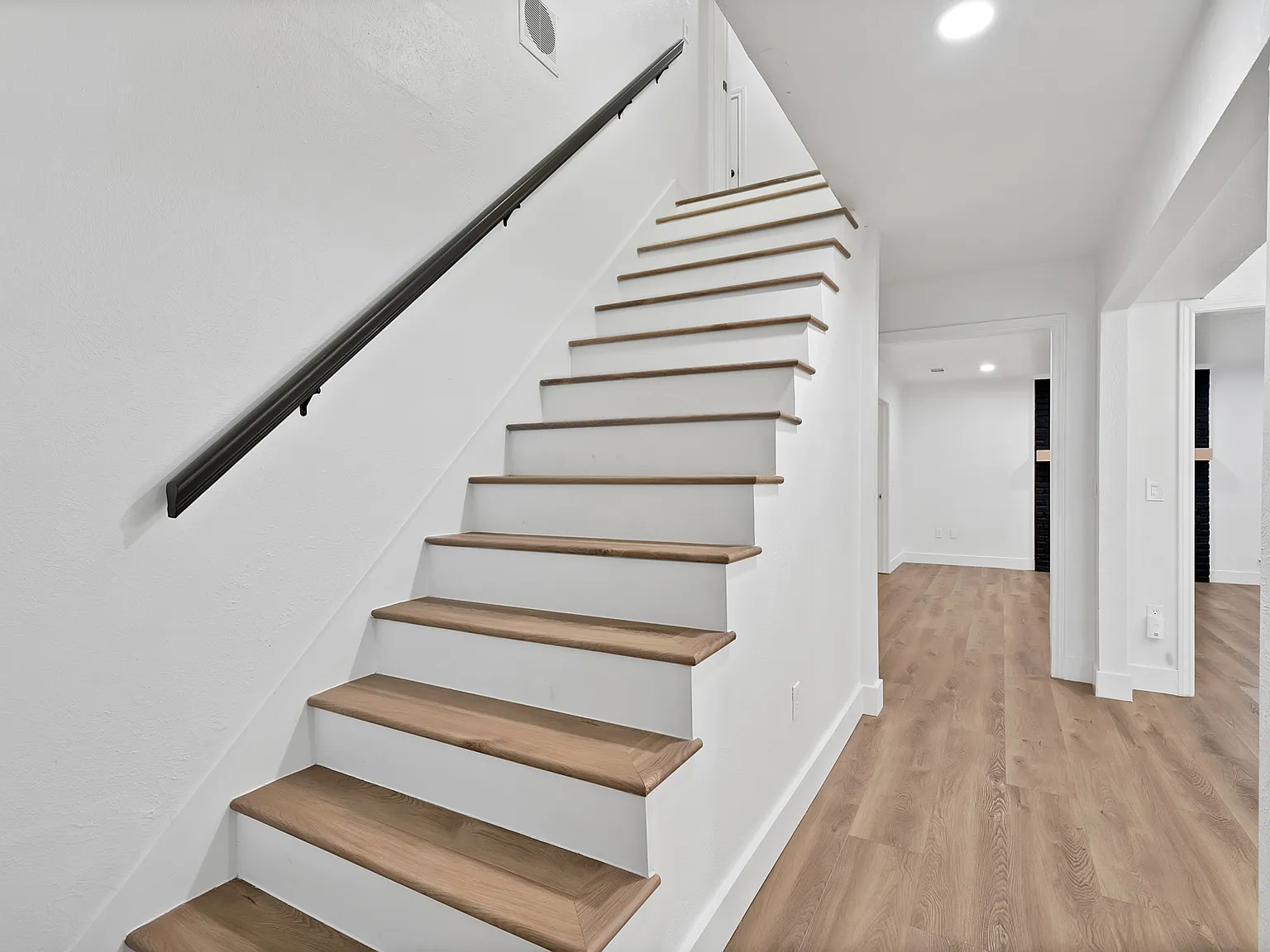 3 bed, 1701 sqft, $2,850 — Photo 4