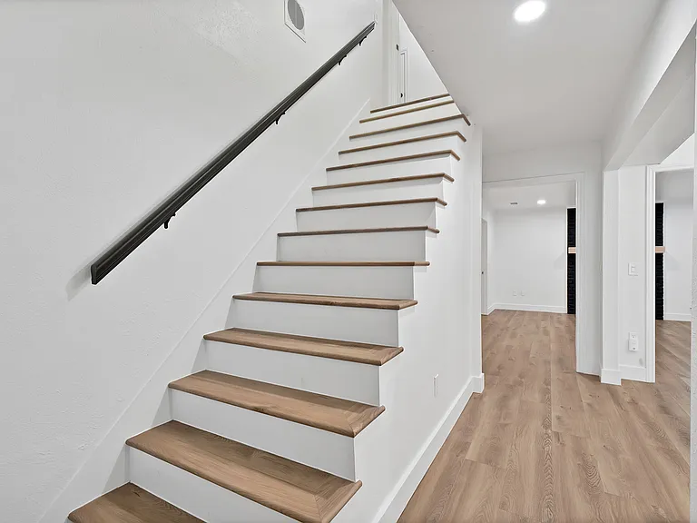4021 San Mateo Dr — Photo 4