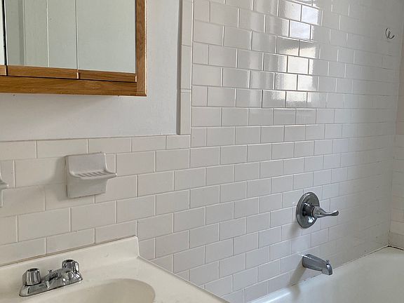 2nd image of 3280 Rochambeau Ave APT 6B