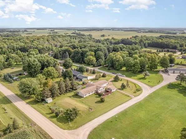 38630 Woodview Ln, Le Center, MN 56057