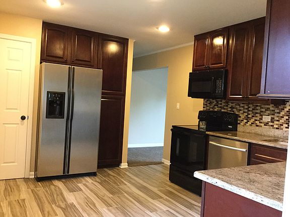 Kitchen family rm right