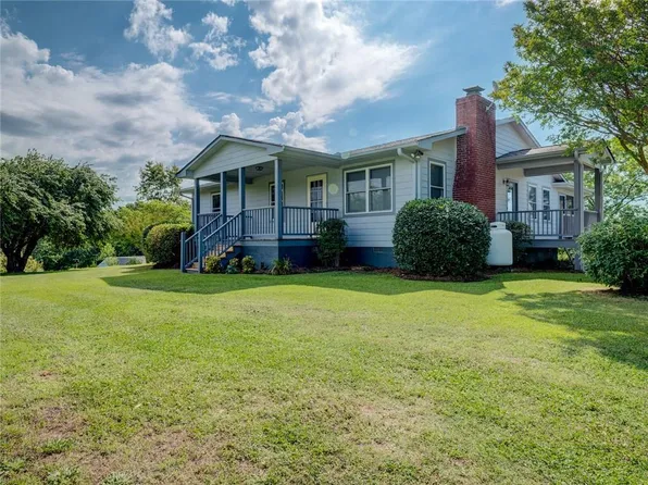 130 Edward Ln, Walhalla, SC 29691