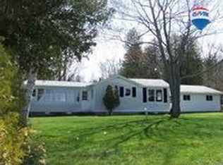 2043 Deroshia Ln, Indian River, MI 49749