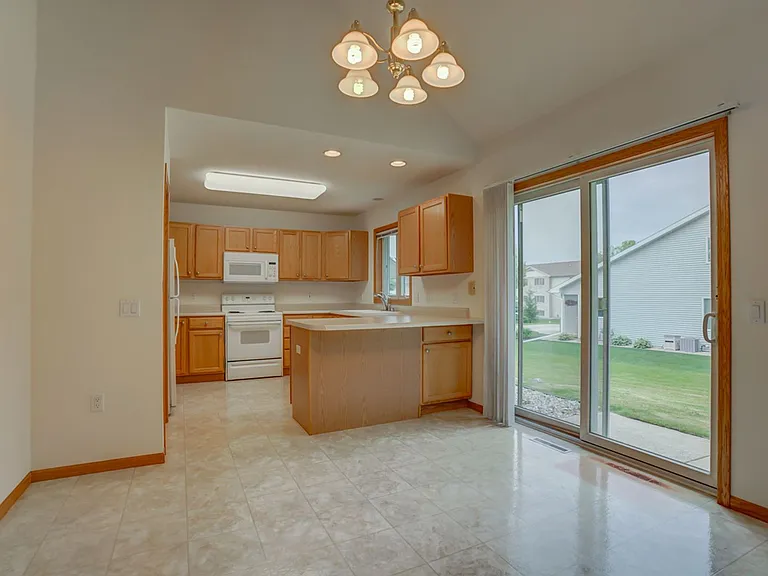 865-867 Harper Dr — Photo 10