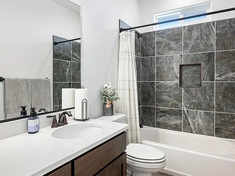 2305 S 630 W — Photo 8