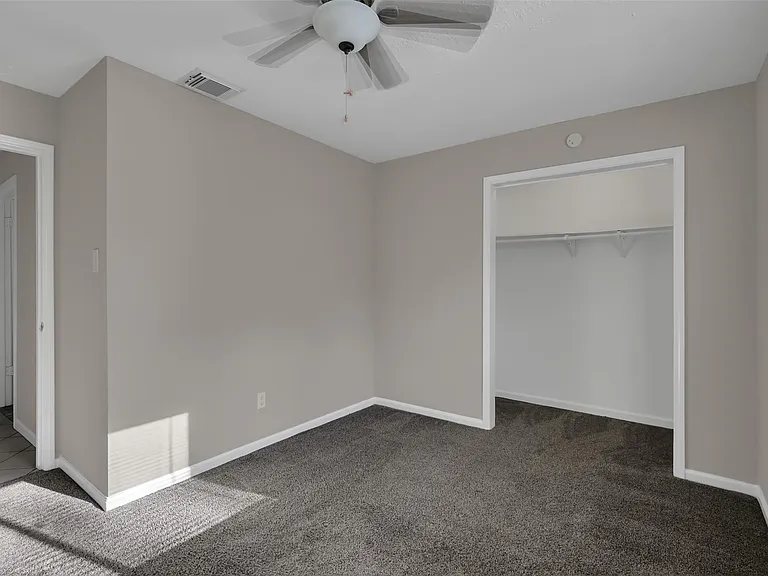 1018 Surrey Ct — Photo 25