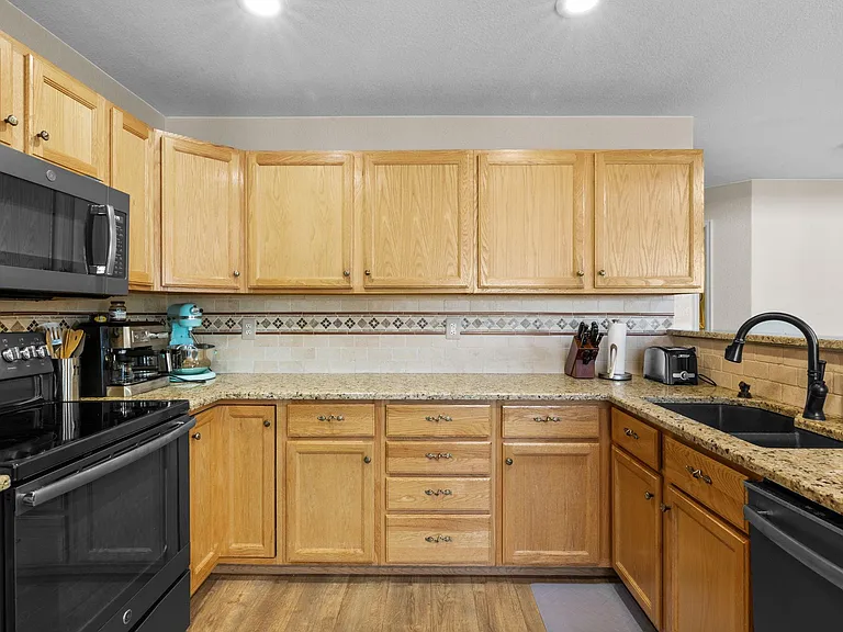 2771 Calkins Pl — Photo 22