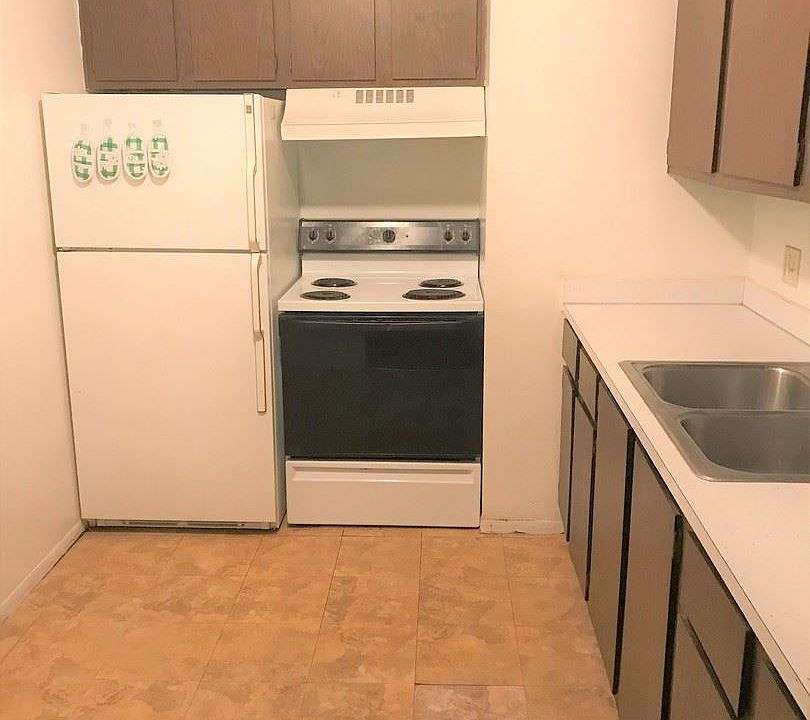 2nd image of 737 Center Ave APT 12