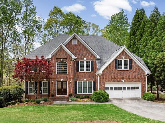 2nd image of 2550 Ridgehurst Dr