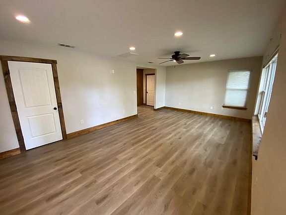 4th image of 2905 W Avenue S