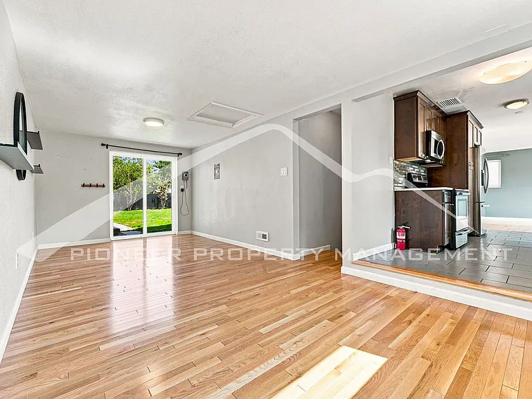 3270 Newport St — Photo 8
