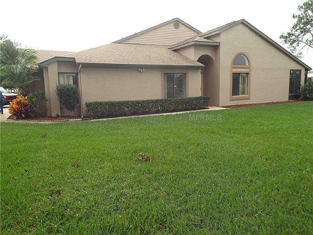 1st image of 132 Lakepointe Cir