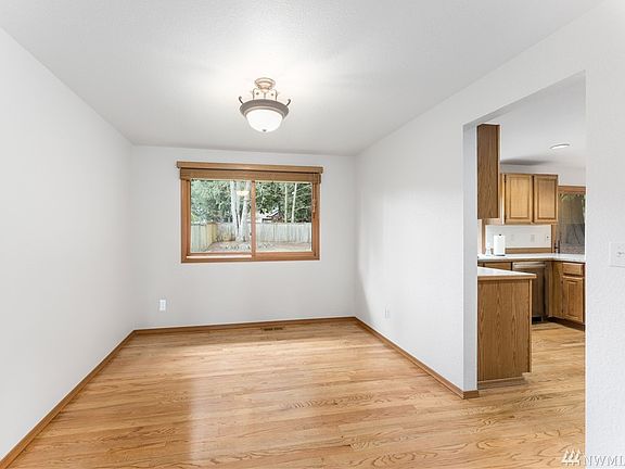 5th image of 5502 127th Pl SE